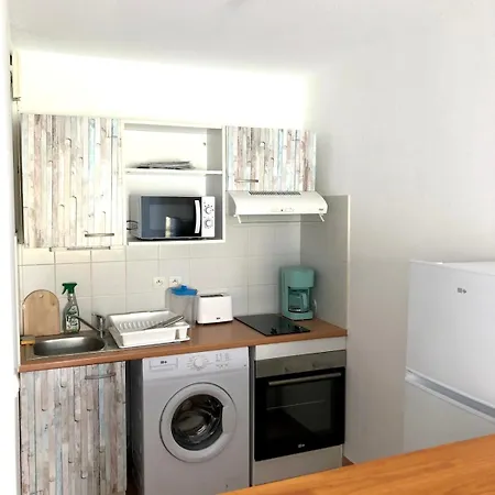 1 Chambre, à Proximité De La Rochelle, Dans Résidence Au Calme, Avec Parking