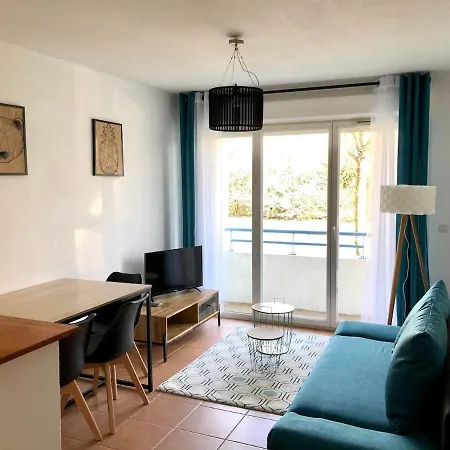 1 Chambre, A Proximite De La Rochelle, Dans Au Calme, Avec Parking *
