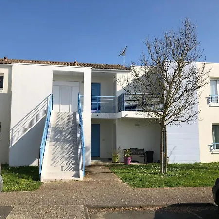 1 Chambre, à Proximité De La Rochelle, Dans Résidence Au Calme, Avec Parking